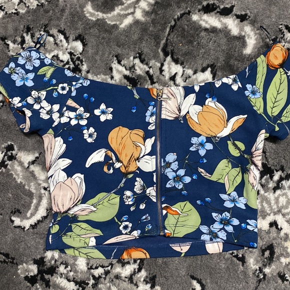 crop top - Picture 2 of 3